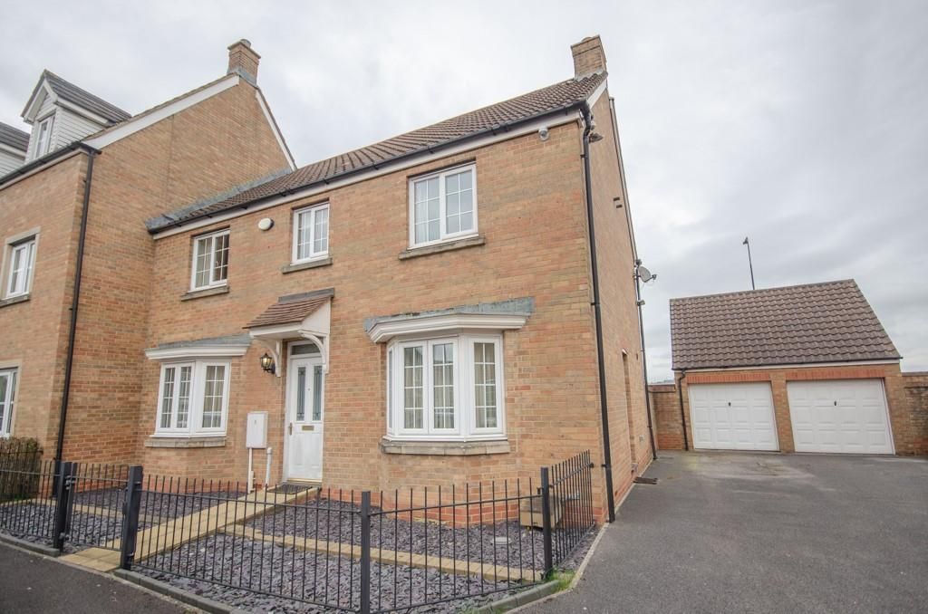 4 bed semidetached house for sale in Wick Wick Close, Winterbourne