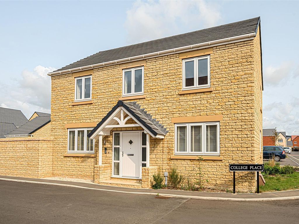 4 bed detached house for sale in College Place, Witney, Oxfordshire