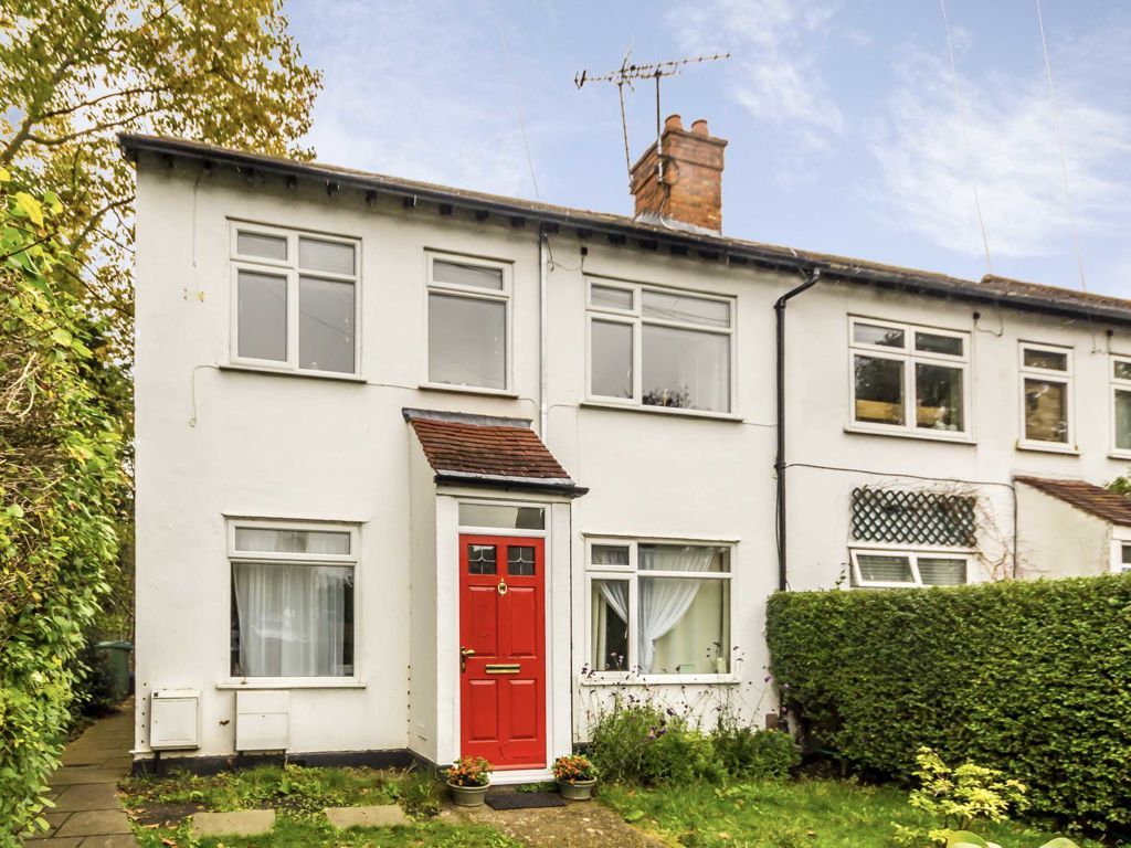 2 bed flat to rent in Holly Bush Lane, Hampton TW12, £1,400 pcm Zoopla