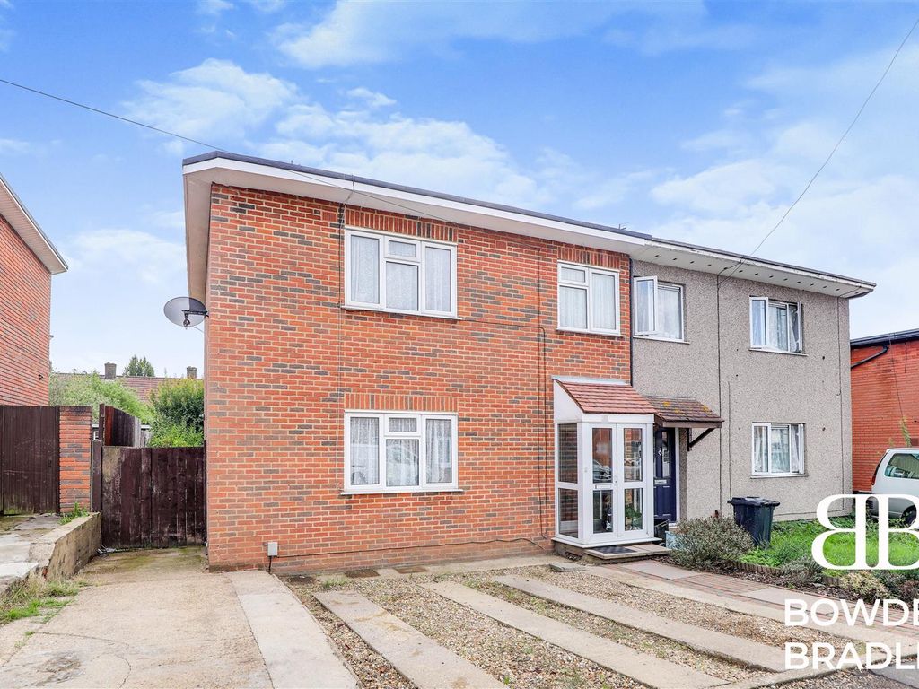 3 bed semidetached house for sale in Brocket Way, Chigwell IG7 Zoopla