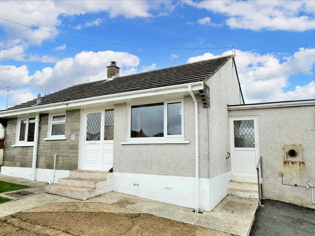 2 bed bungalow for sale in Summerhill Park, Simpson Cross