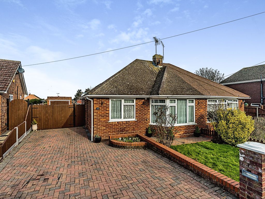 2 bed bungalow for sale in Sterling Road, Sittingbourne ME10 Zoopla
