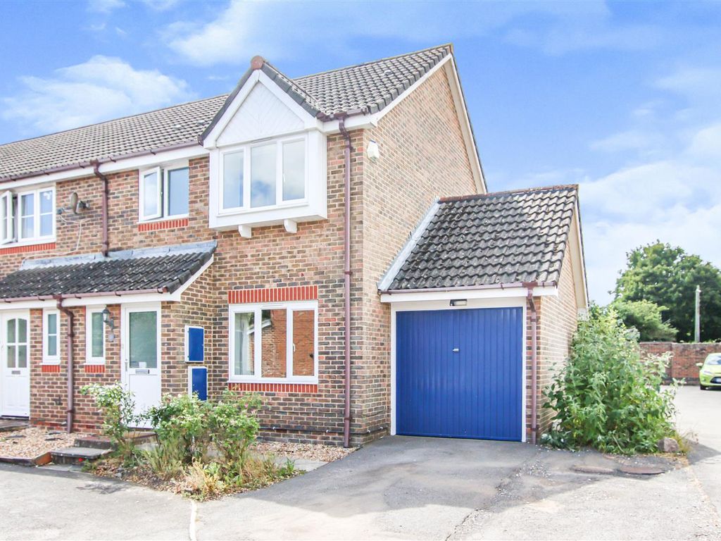 3 bed end terrace house for sale in Sampan Close, Warsash, Southampton