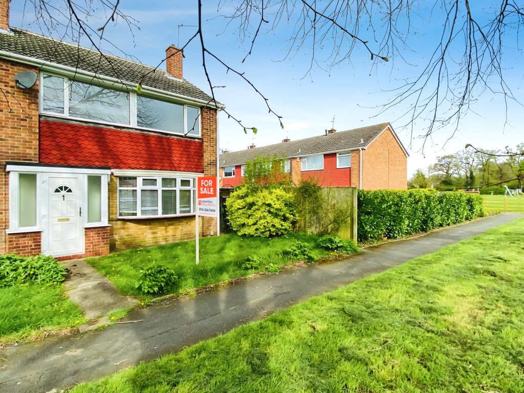 3 bed end terrace house for sale in Shanklin Gardens, Leicester LE3, £