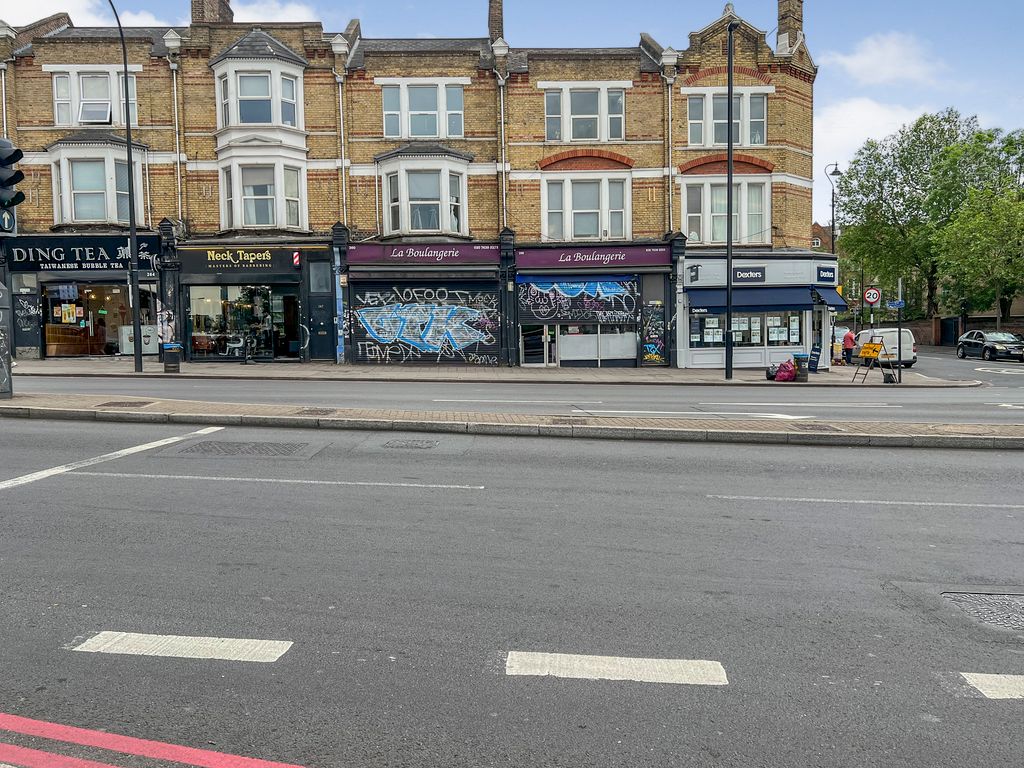 1 bed flat to rent in New Cross Road, London SE14, £1,350 pcm Zoopla