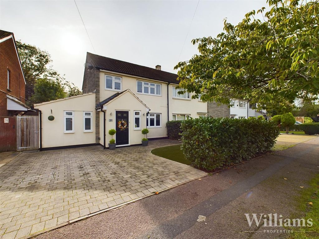 3 bed semidetached house for sale in Haddington Way, Aylesbury HP20, £