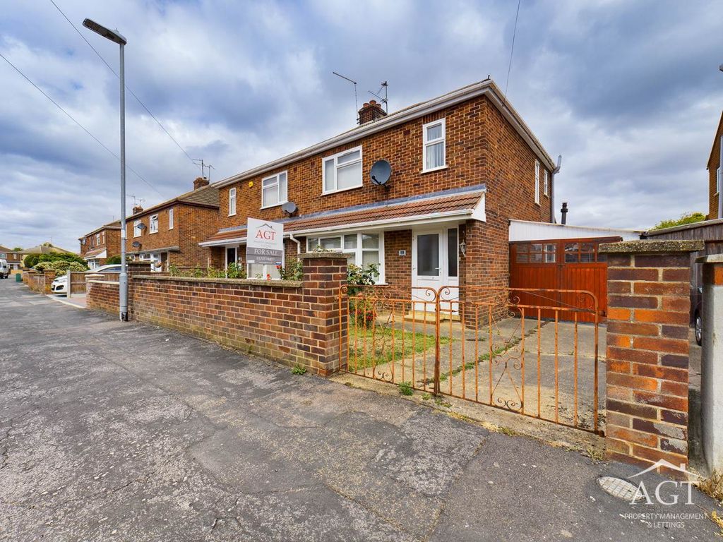 3 bed property for sale in Oakdale Avenue, Stanground, Peterborough PE2