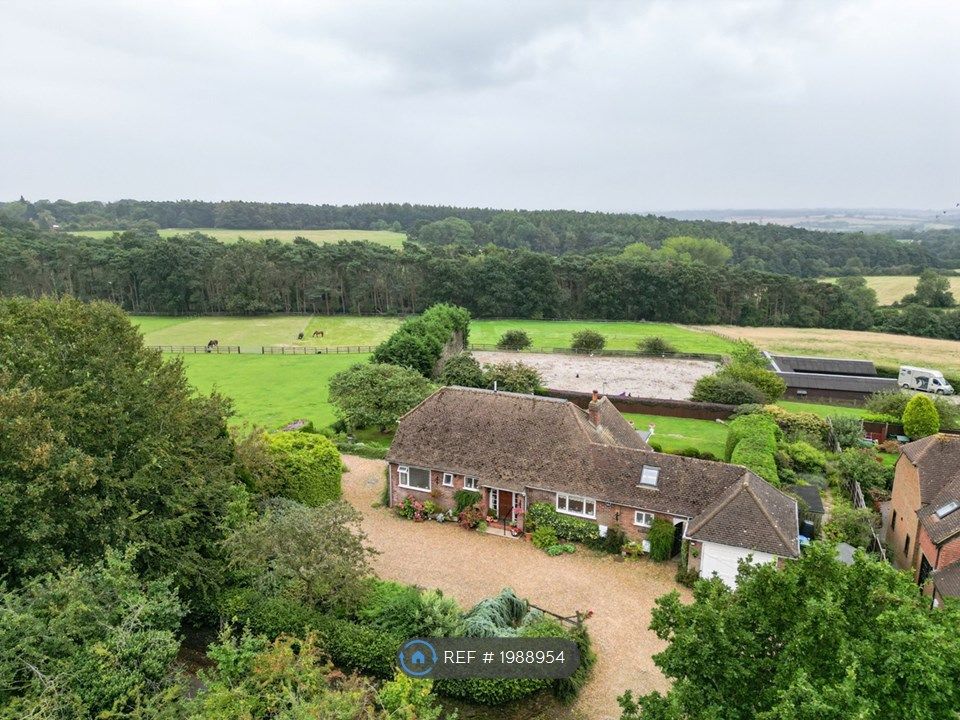 4 bed detached house to rent in Heath Road, Great Brickhill