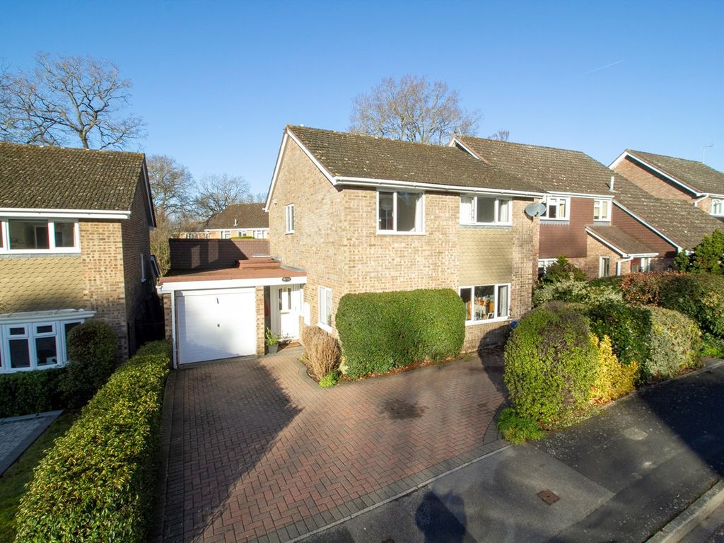 4 bed detached house for sale in Tavistock Road, Fleet GU51 Zoopla