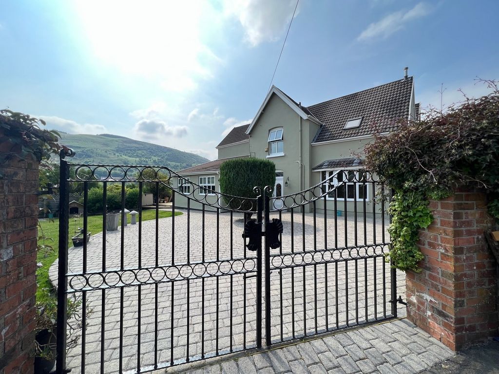 4 bed semidetached house for sale in Llwynypia Road Tonypandy , Tonypandy CF40 Zoopla