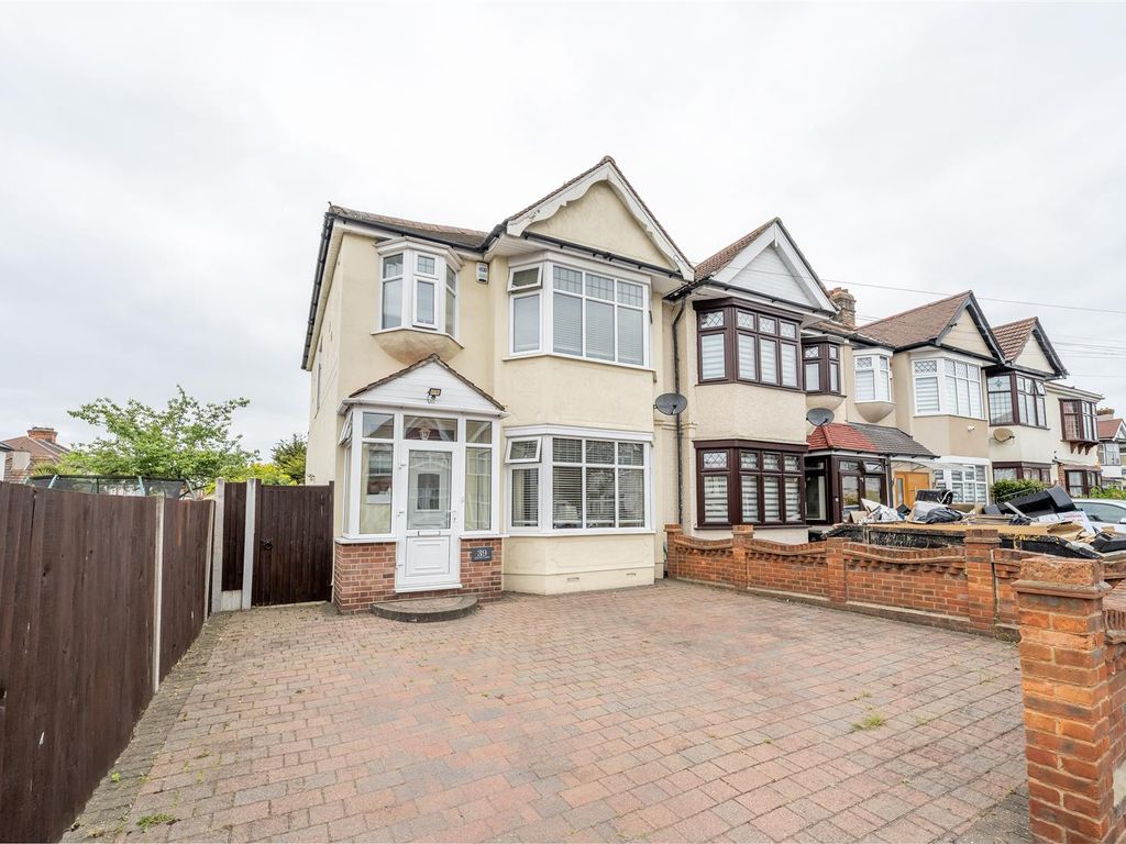 3 bed property for sale in Ashurst Drive, Ilford IG6 Zoopla