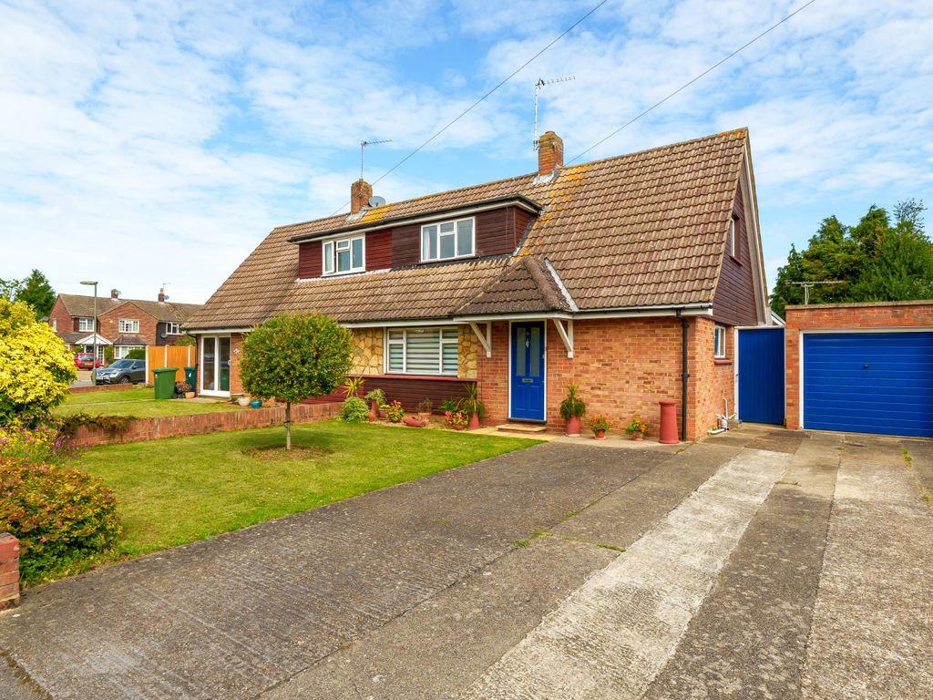 3 bed bungalow for sale in Briar Road, Shepperton TW17, £520,000 Zoopla