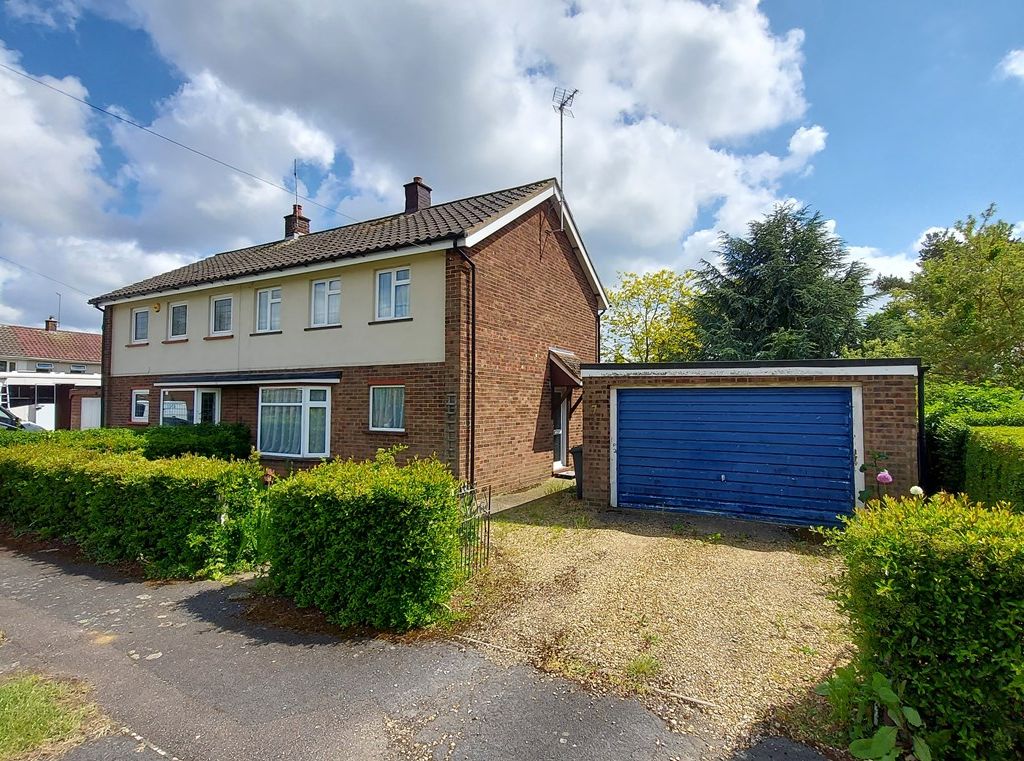 3 bed semidetached house for sale in Arborfield Close, Peterborough