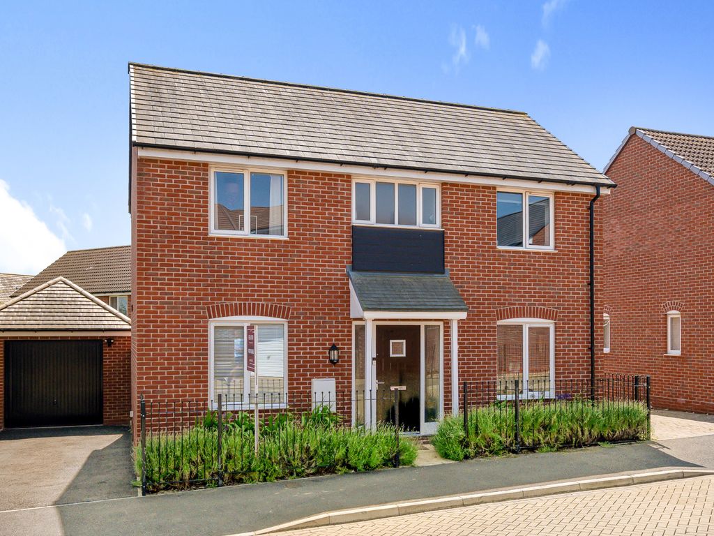 3 bed detached house for sale in Hadleigh Close, Augusta Park, Andover