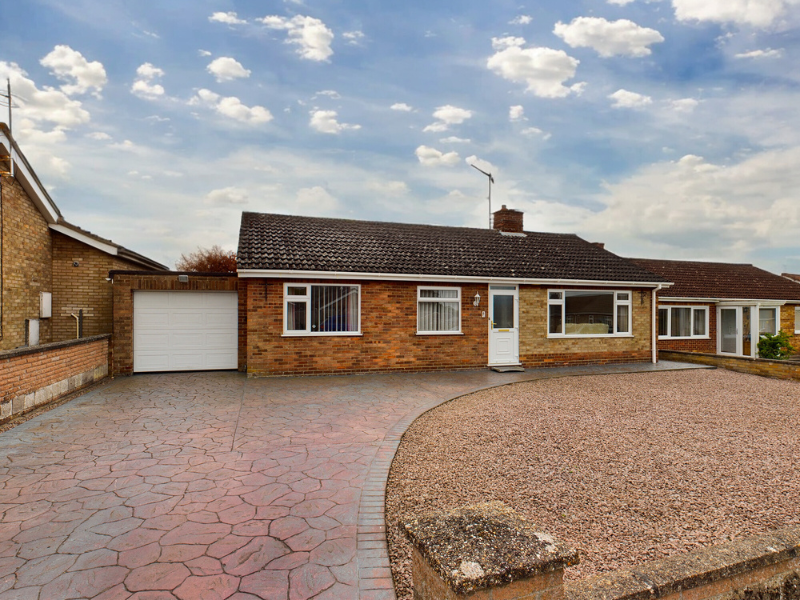 3 bed detached bungalow for sale in Victory Road, Downham Market PE38