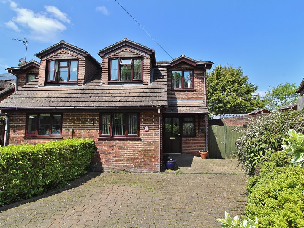 3 bed semidetached house for sale in Durham Gardens, Waterlooville PO7