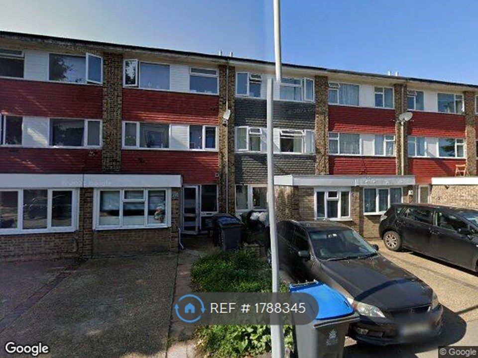 Room to rent in Howard Road, Surbiton KT5, £690 pcm Zoopla