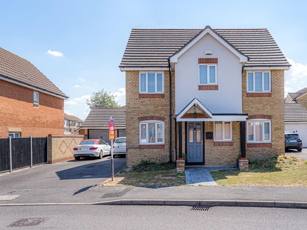 4 bed property for sale in Butterside Road, Kingsnorth, Ashford TN23