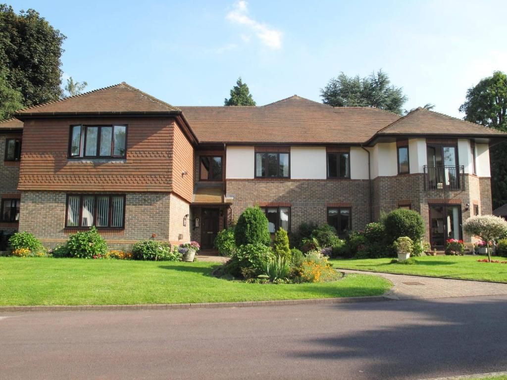2 bed flat to rent in Milstead Close, Tadworth KT20 Zoopla