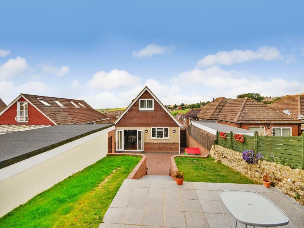 3 bed bungalow to rent in Downs Valley Road, Brighton BN2, £2,200 pcm