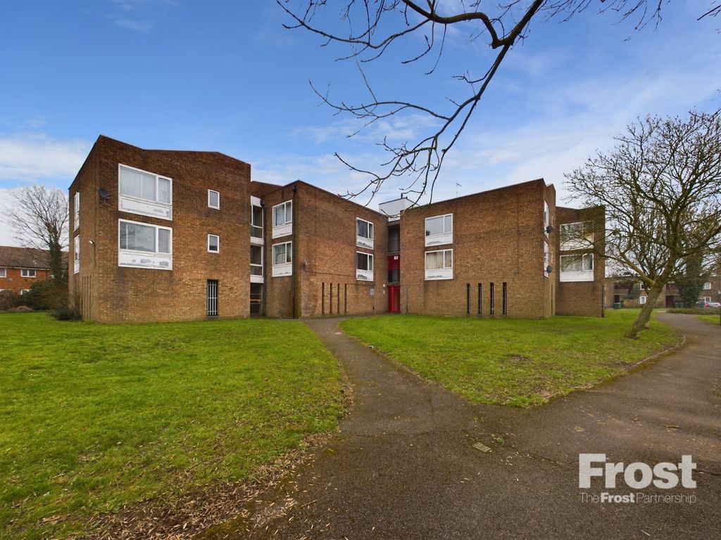 Studio for sale in Whitley Close, Stanwell, Middlesex TW19, £135,000