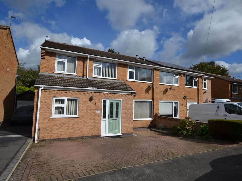 5 bed semidetached house for sale in Braddon Road, Loughborough