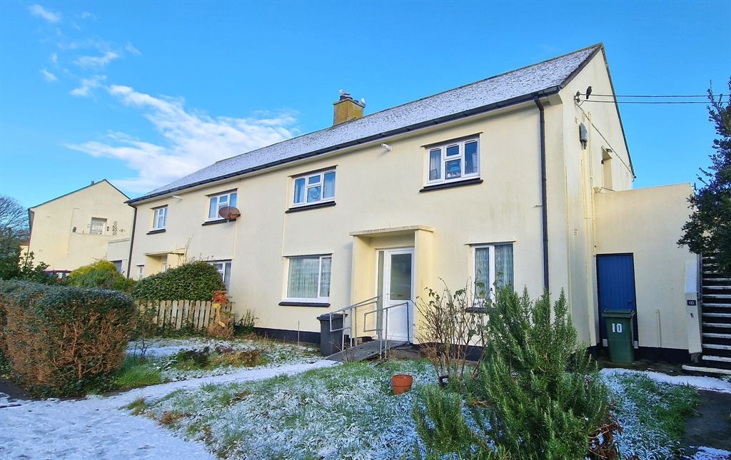 2 bed flat for sale in Lansdowne Road, Penzance TR18, £180,000 Zoopla