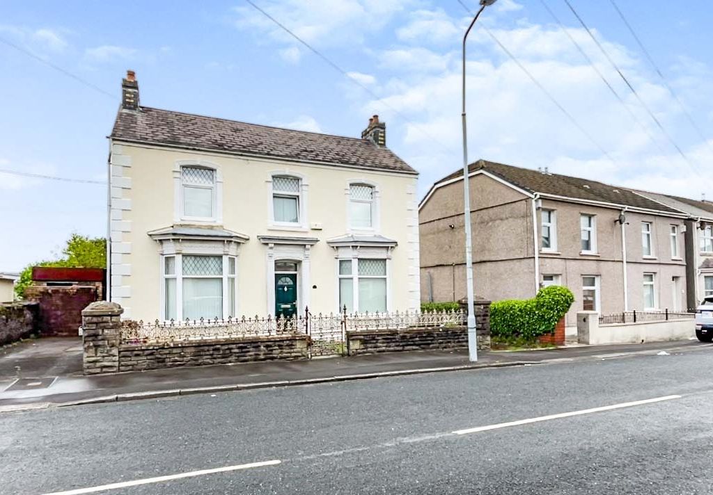 4 bed detached house for sale in Bolgoed Road, Pontarddulais, Swansea