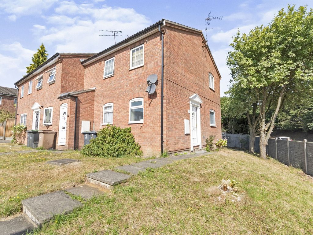 Nayland Close, Luton LU2  