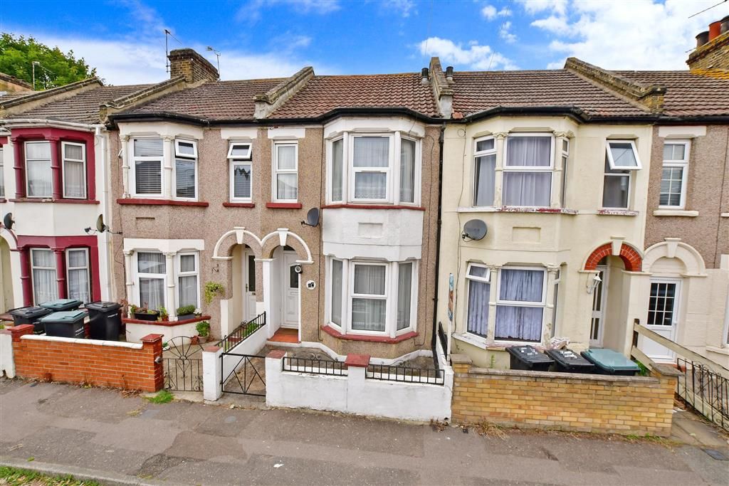3 bed terraced house for sale in Beresford Road, Northfleet, Gravesend