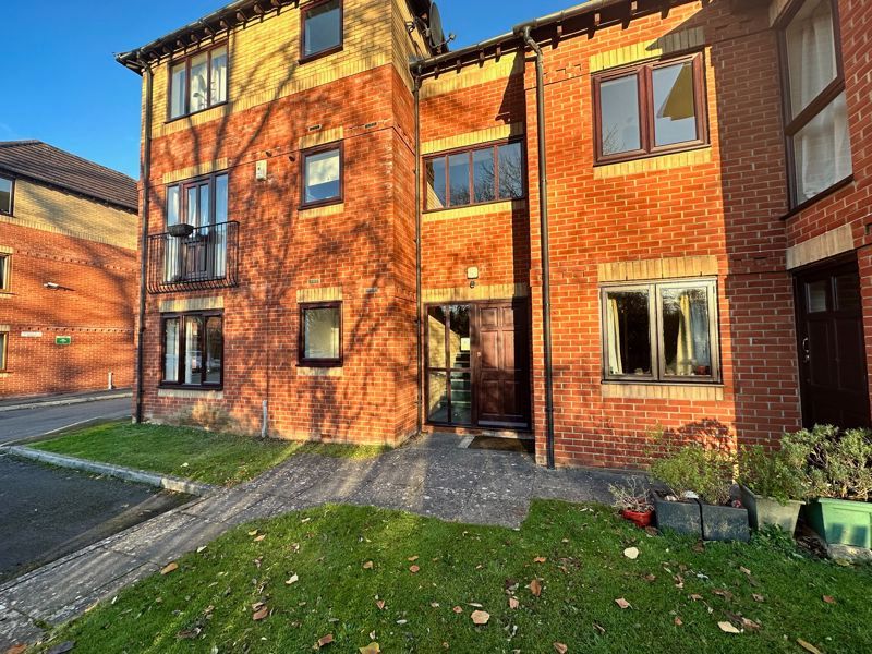 2 bed flat for sale in Varsity Place, John Towle Close, Oxford OX1, £