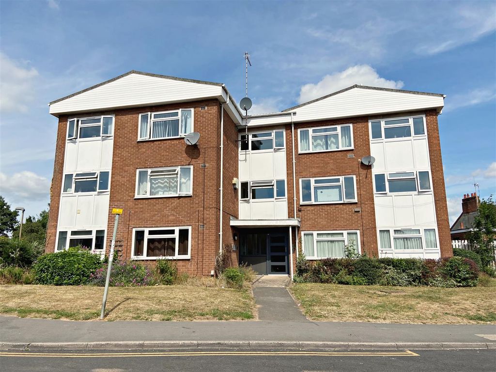 2 bed flat for sale in Albion Street, Kenilworth CV8 Zoopla