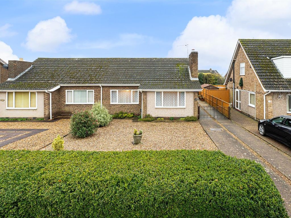 2 bed bungalow for sale in Deeble Road, Kettering NN15, £220,000 Zoopla