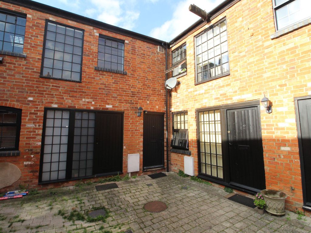 1 bed terraced house to rent in Taylors Court, Silver Street, Newport