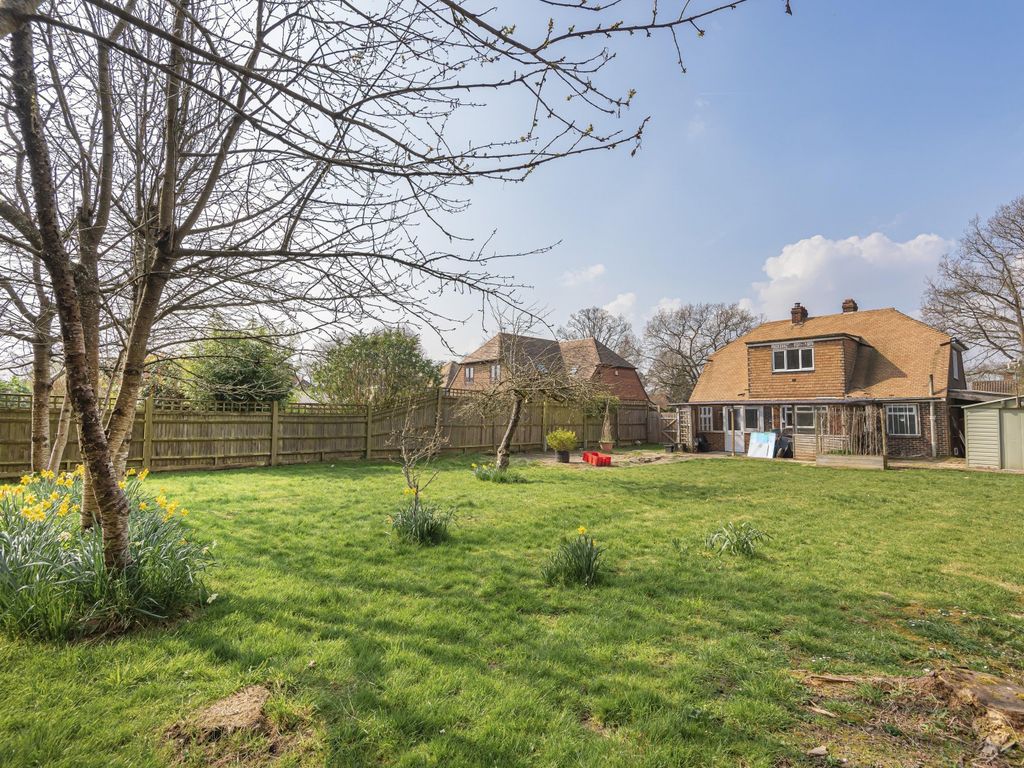 3 bed detached house to rent in Loxwood Road, Alfold, Cranleigh GU6