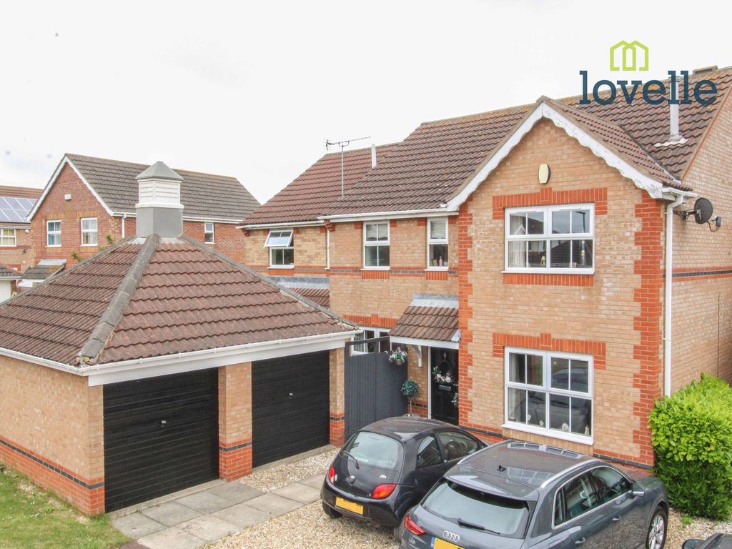 7 bed detached house for sale in Wren Crescent, Scartho Top, Grimsby