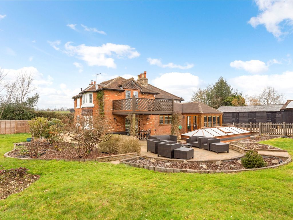 5 bed detached house for sale in Flaunden Lane, Bovingdon, Hemel
