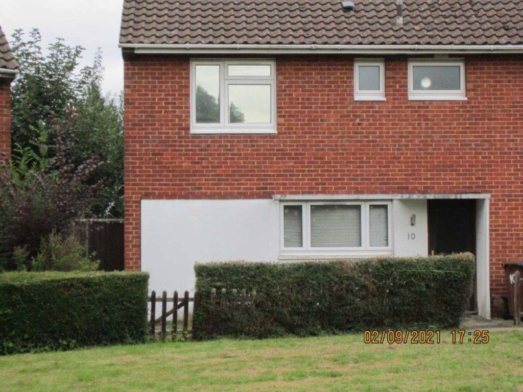 4 bed semidetached house to rent in Pondcroft, Hatfield AL10, £1,680
