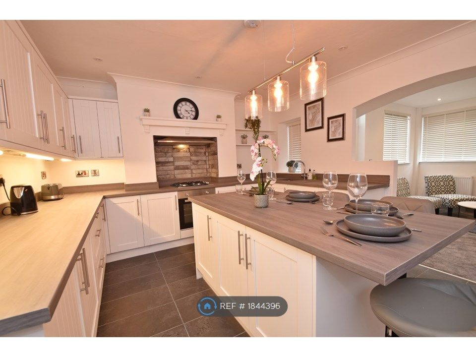 Room to rent in Grange Terrace, Rossendale BB4, £580 pcm Zoopla