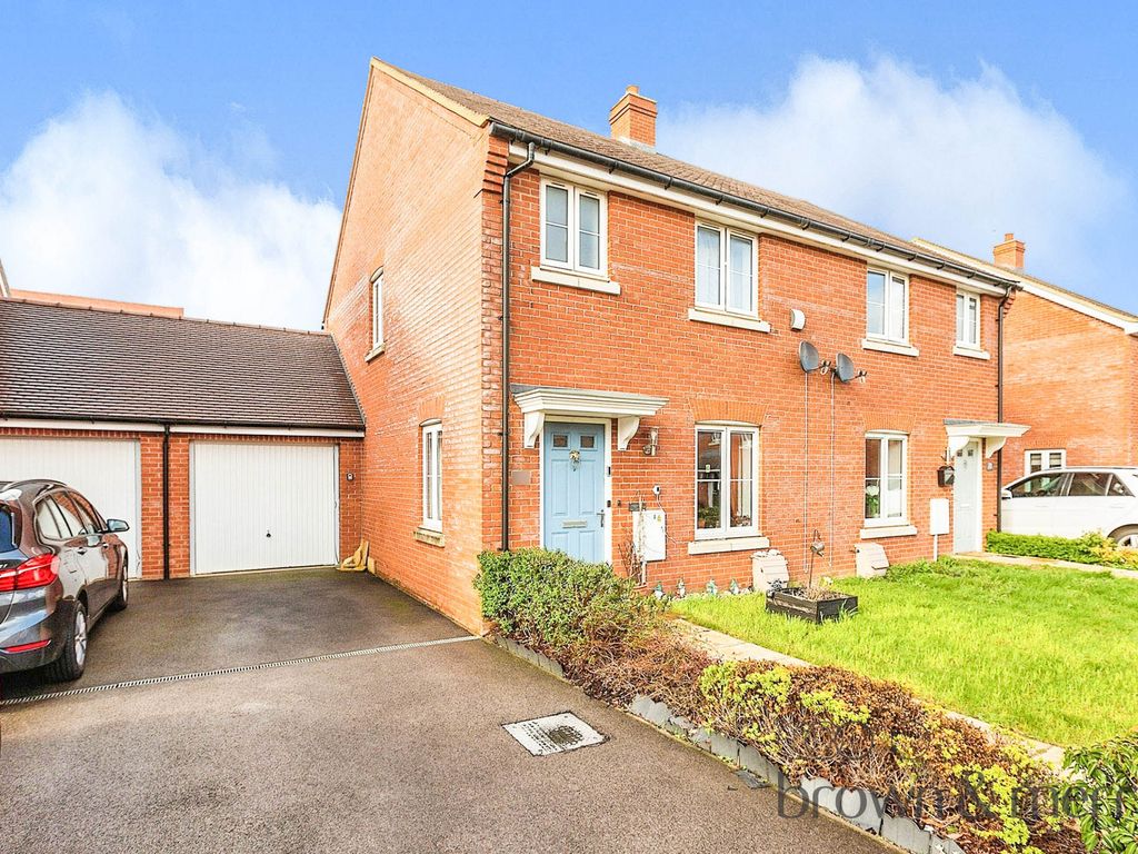 3 bed semidetached house for sale in Merryweather Street, Berryfields