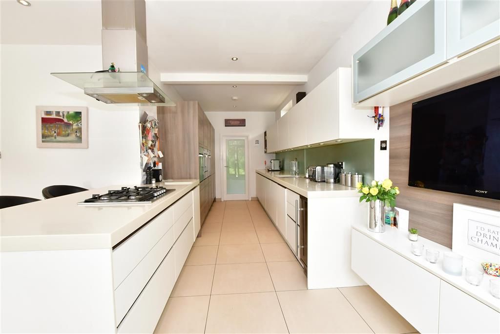 4 bed detached house for sale in Chestnut Walk, Woodford Green, Essex