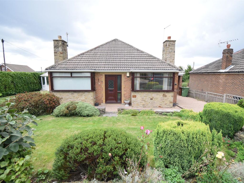 2 bed detached bungalow to rent in South Parade, Ossett WF5, £995 pcm