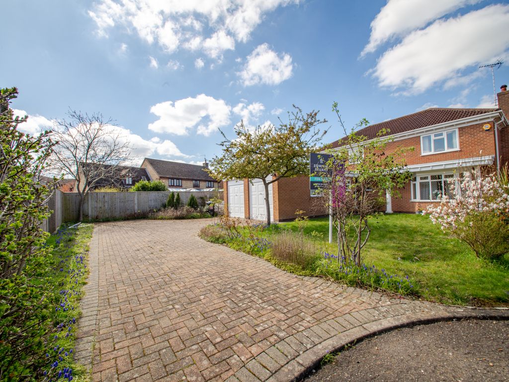 4 bed detached house for sale in Thomas Close, South Bretton