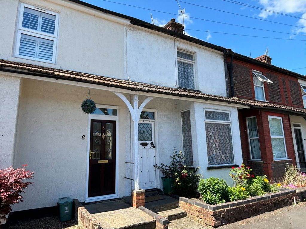 3 bed terraced house for sale in Kents Avenue, Hemel Hempstead HP3, £