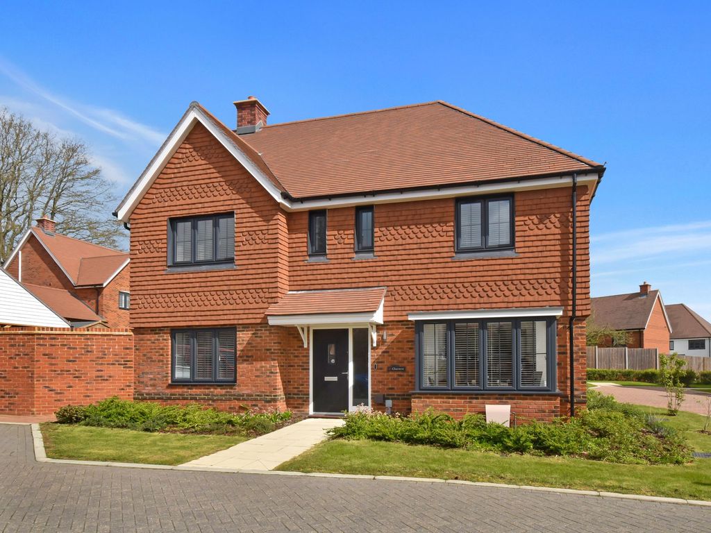 4 bed detached house for sale in Wellingtonia Close, Willesborough TN24, £500,000 Zoopla