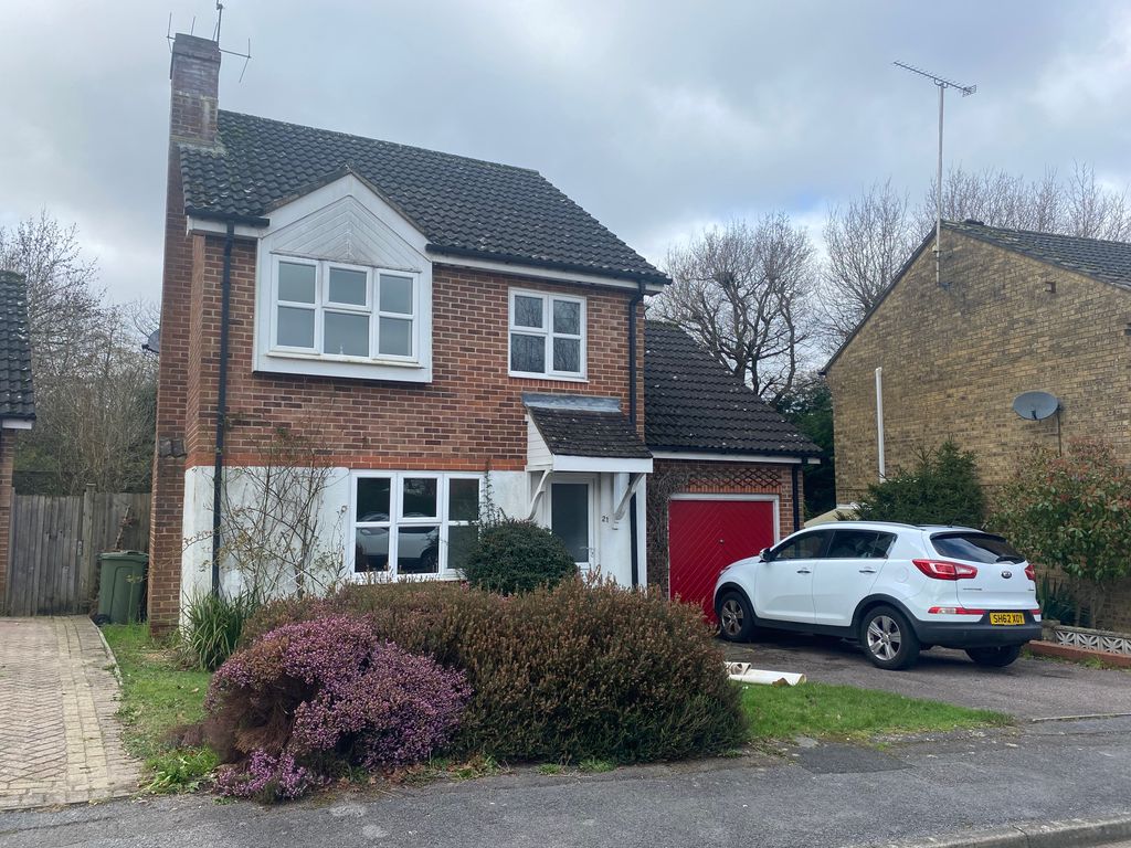 4 bed detached house to rent in Danebury Gardens, Chandler's Ford