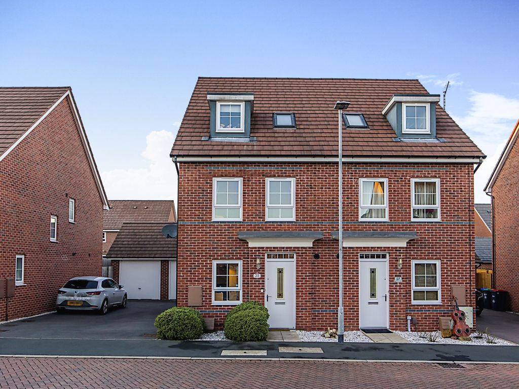 4 bed semidetached house for sale in Paulina Avenue, Hucknall