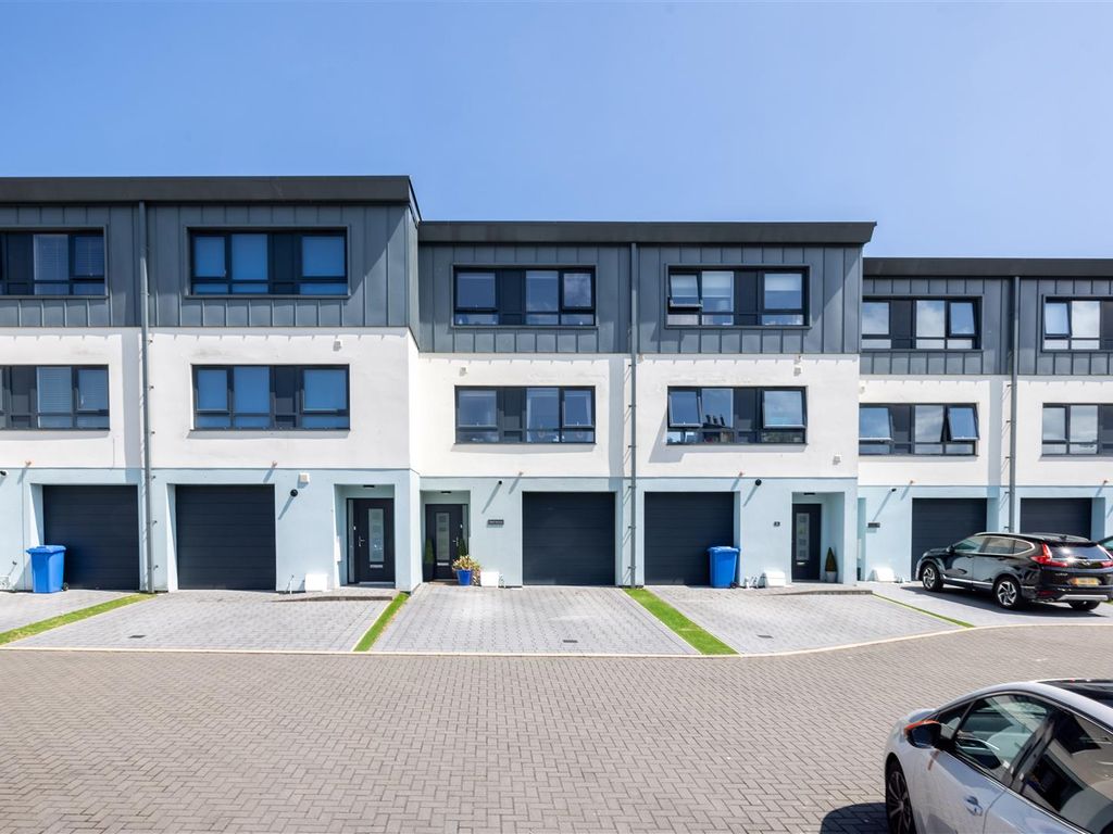 4 bed property to rent in 5 Traie Twoaie, North Shore Road, Ramsey