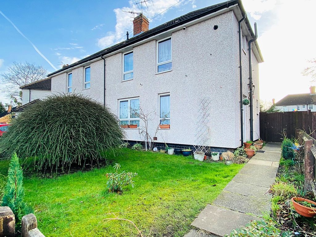 3 bed semidetached house for sale in Southfields Drive, Leicester LE2