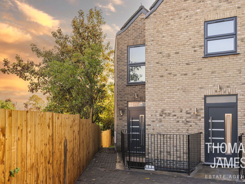 New home, 4 bed semidetached house for sale in Corbett Grove, London
